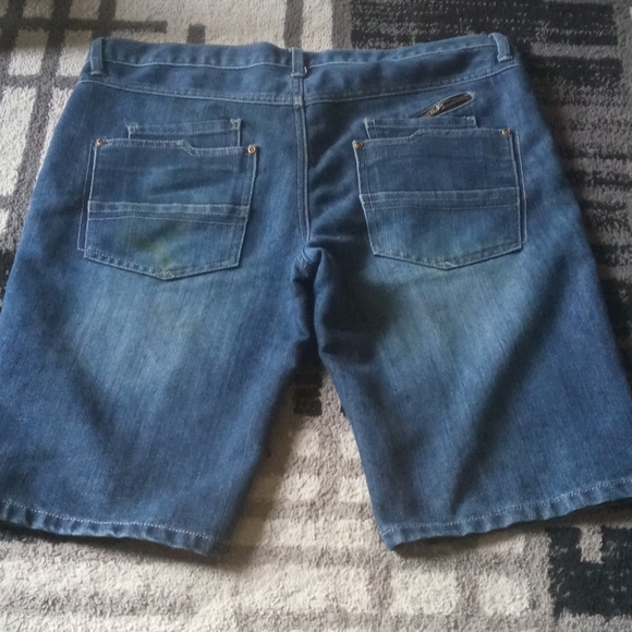 Men's short - Picture 2 of 2